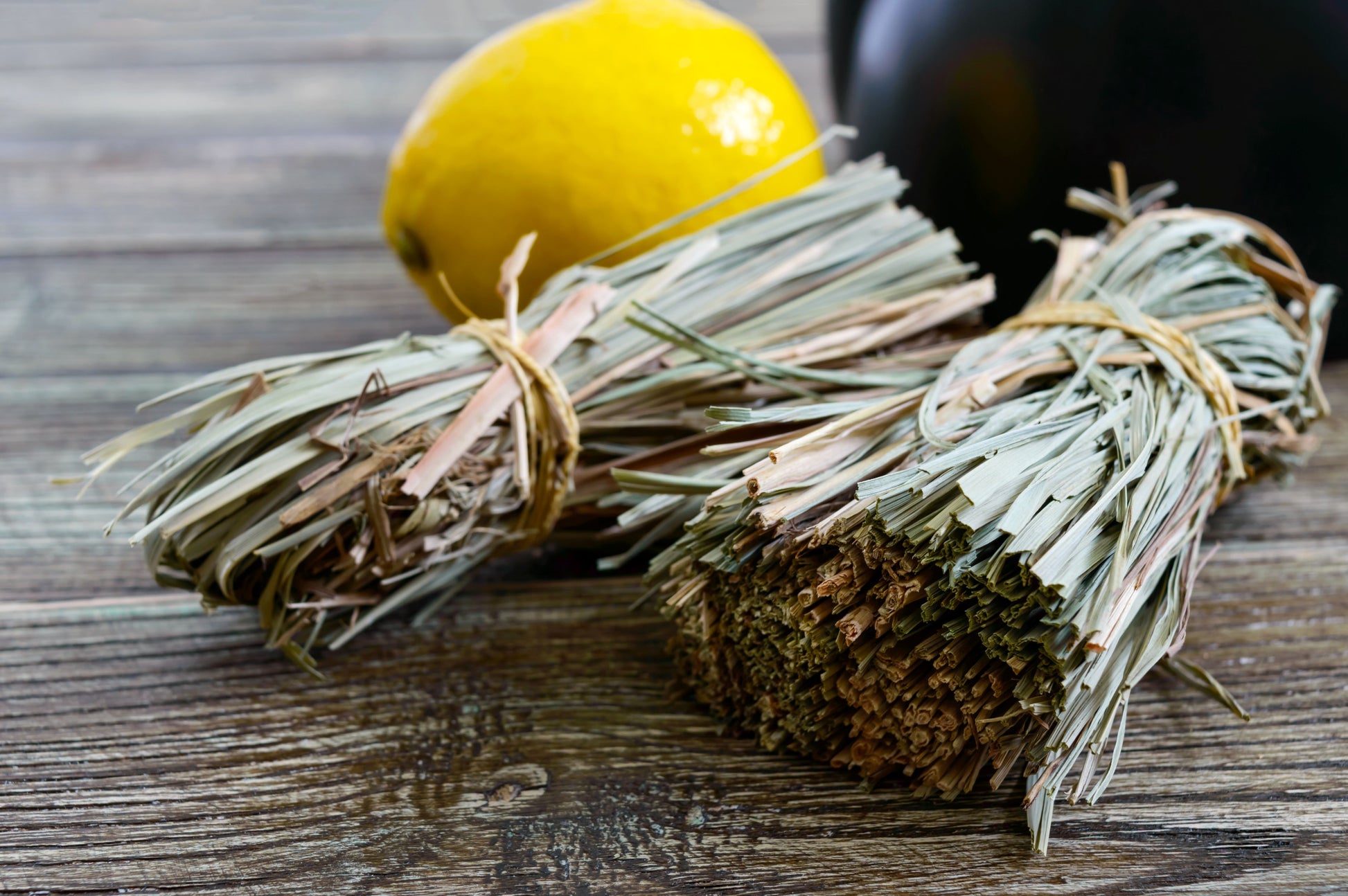 Ätherisches Lemongras flexuosus bio in Blauglasflasche – pure Pflanzenkraft für Dich