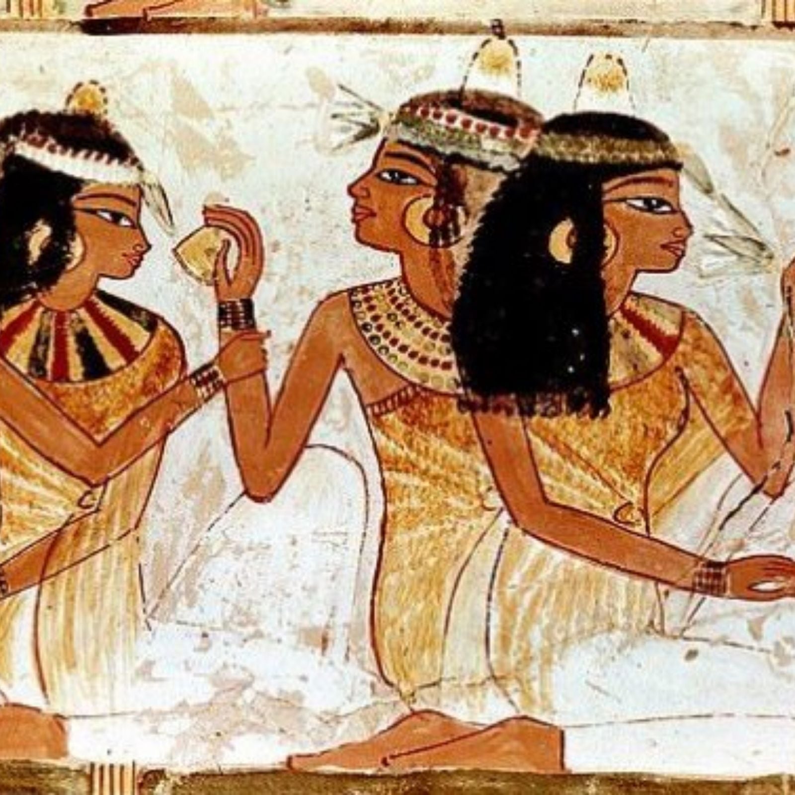 Wandmalerei aus dem Alten Ägypten mit Frauen, die Duftöle oder Blüten reichen – Symbol für die historische Verwendung aromatischer Essencen.