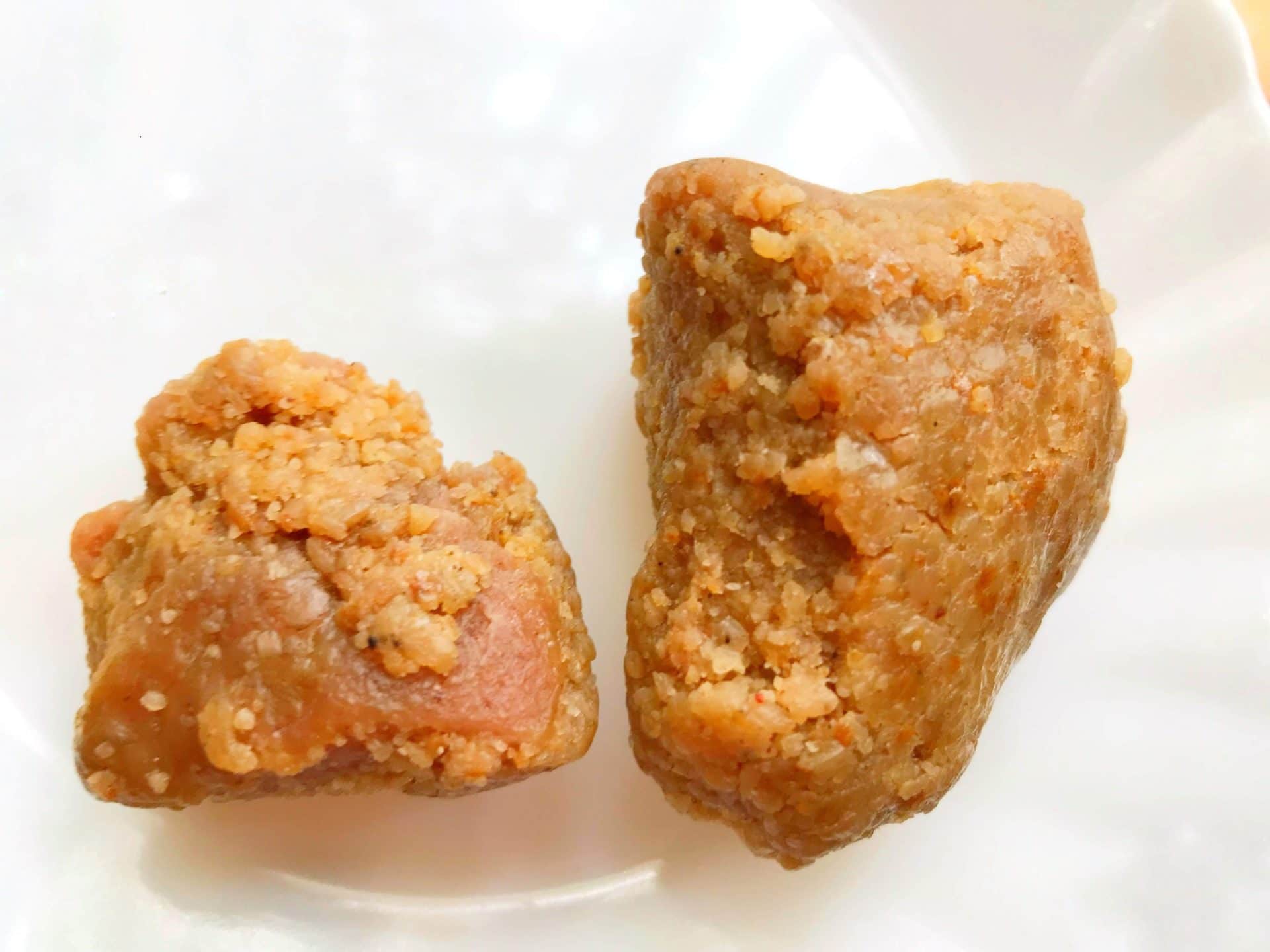 2 Klumpen Asant zur Gewinnung von Asant (Asafoetida) ätherisches Öl