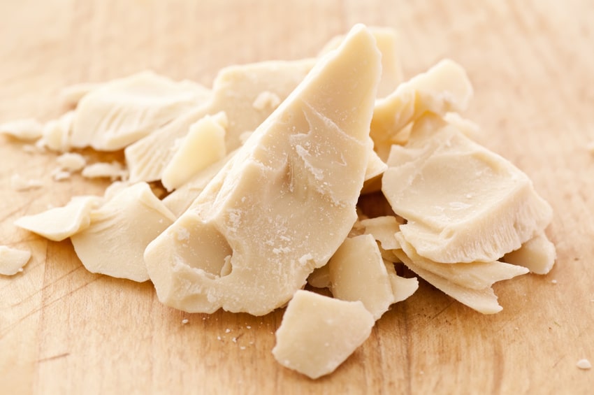 Stücke von roher Kakaobutter bio