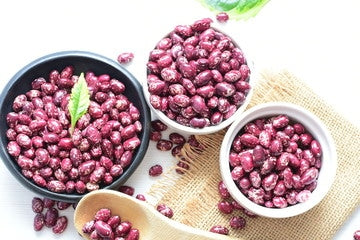 rosa Pfefferbeeren zur Gewinnung von Pfefferbeeren rosa bio (ätherisches Öl)