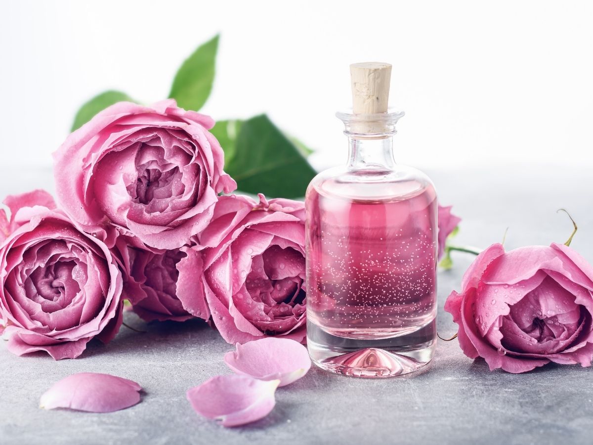 Rosiger Duftcharakter von Palmarosaöl – florale Duftnote durch natürlichen Duftstoff Geraniol