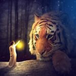 Frau mit Laterne vor einem Tiger – Symbol für Mut & innere Stärke, inspiriert von der FEARLESS Mutigmischung von ESSENCE-ORIGINALS