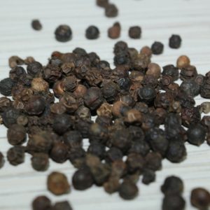 Pfefferkörner schwarz zur Gewinnung von Pfeffer schwarz (ätherisches Öl)