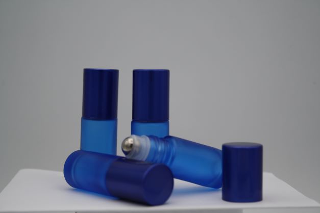 Rollerglas blau 5ml mit Edelstahlkugel und Deckel blau